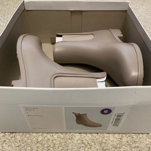Waterproof Chelsea Rain Boots, Beige Size 6
